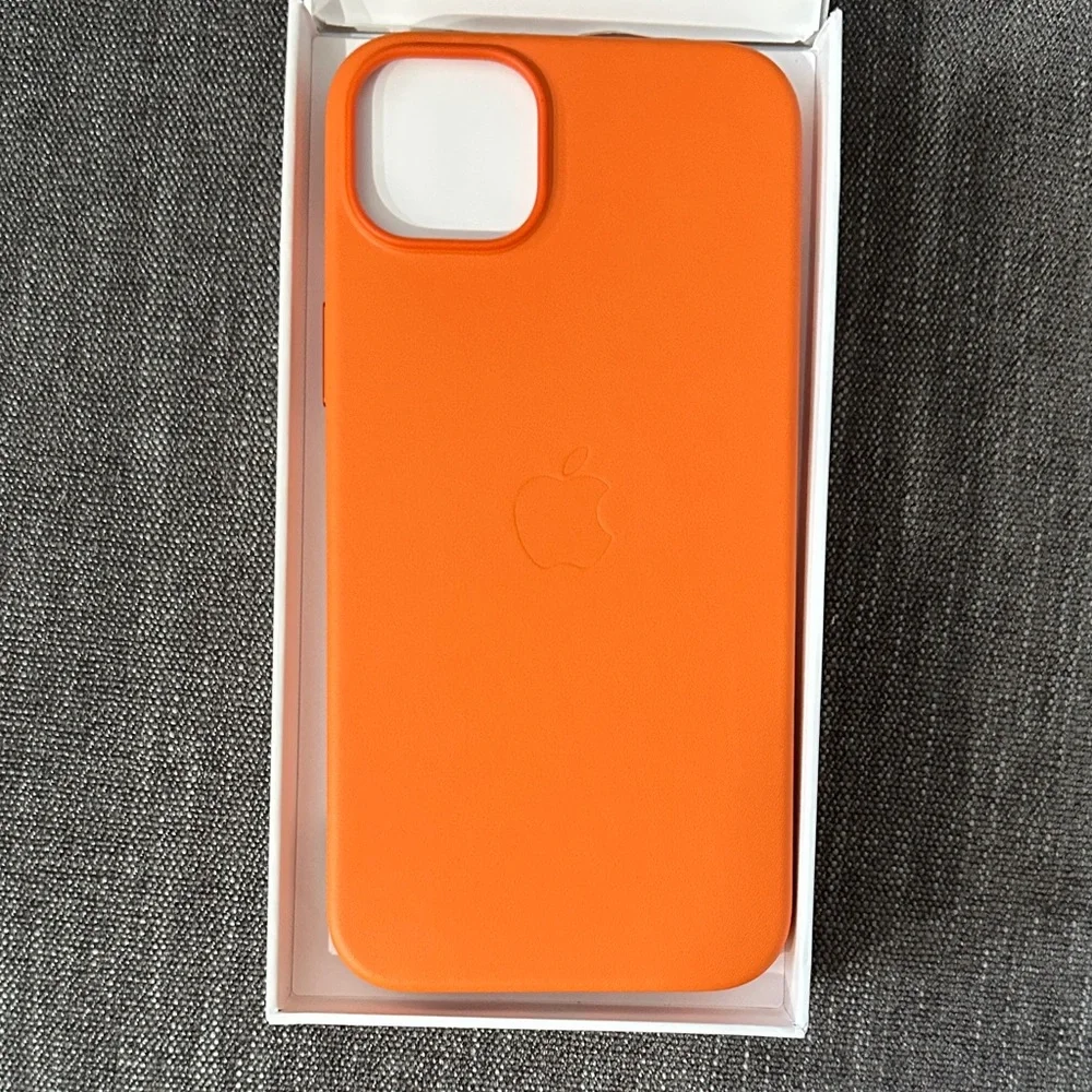 Apple iPhone 14 Plus Leather Cover - Vibrant Orange
